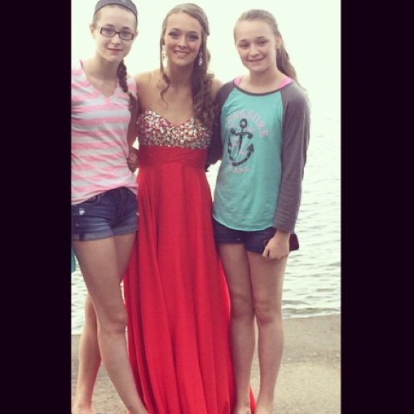 Red prom dress - Picture 3 of 3